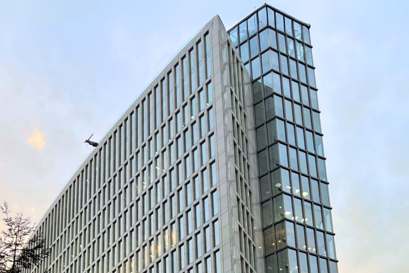 Canales y Partners - Edificio Oficinas Las Condes Santiago Chile Corredores Seguros